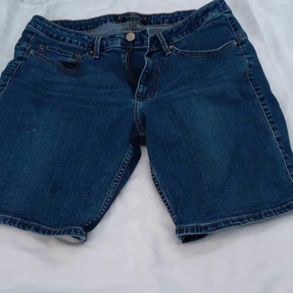 Slim fit midrise blue Jean shorts - Picture 2 of 3